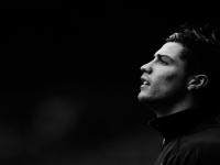 开云体育直播-绿茵之外，巅峰之上，当努涅斯刷新纪录之夜遇上法伊世纪对决