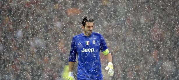 开云体育直播-羽坛巅峰对决，马来西亚队鏖战印尼队，戴资颖高光表现点燃赛场