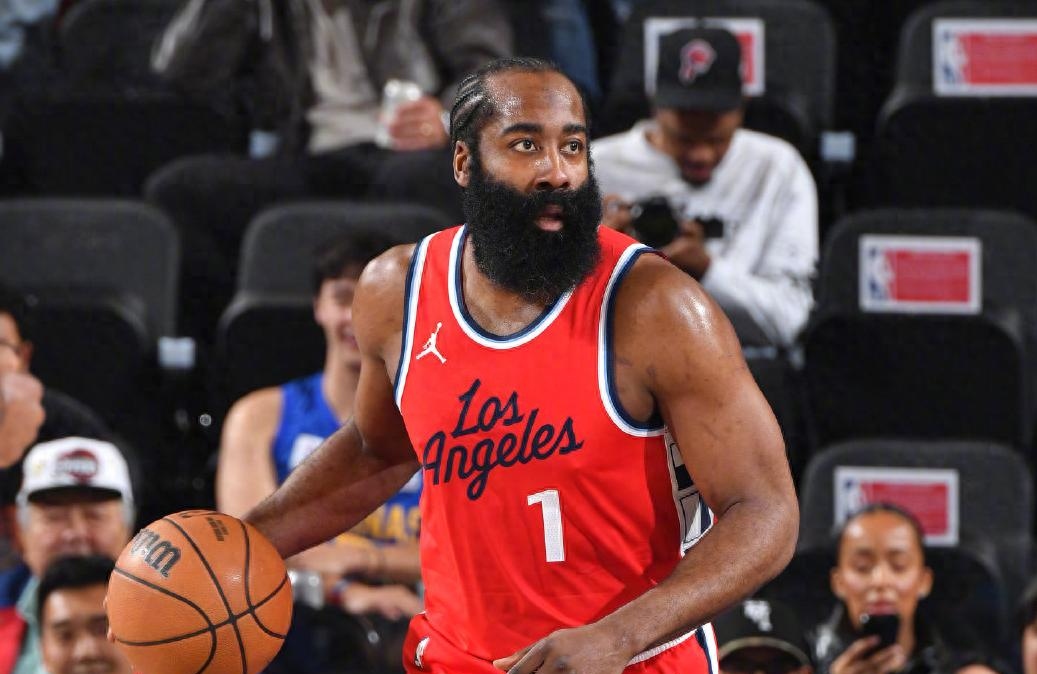 火箭大胜马刺,哈登季后赛气息渐浓 火箭大胜马刺,哈登季后赛气息渐浓