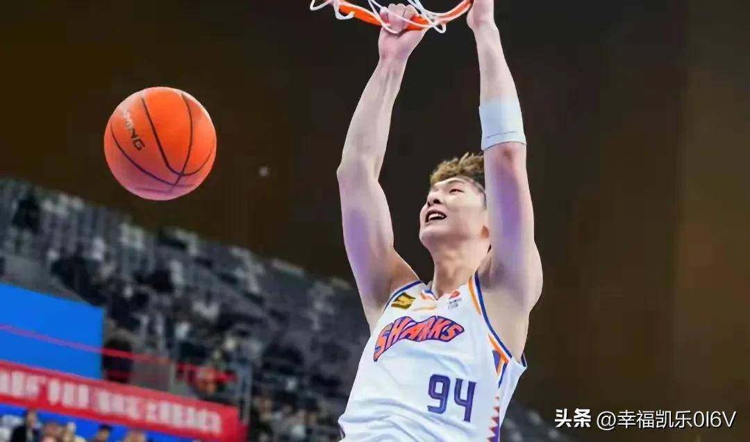 上海男篮成功晋级八强,逐梦冠军 上海男篮成功晋级八强,逐梦冠军