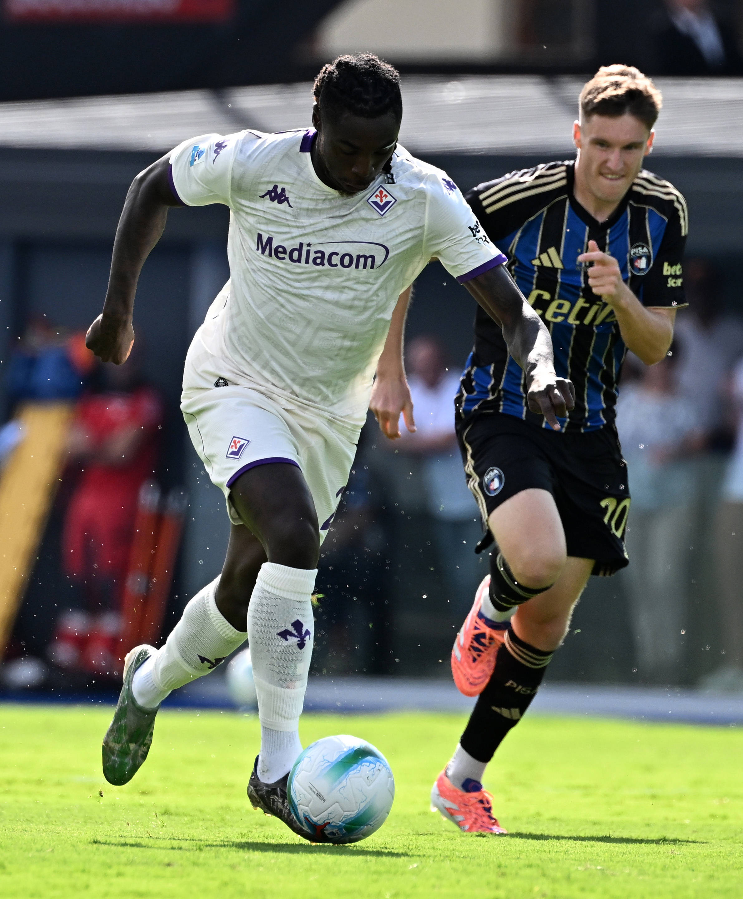 意大利豪门佛罗伦萨球员备战新赛季 意大利豪门佛罗伦萨球员备战新赛季