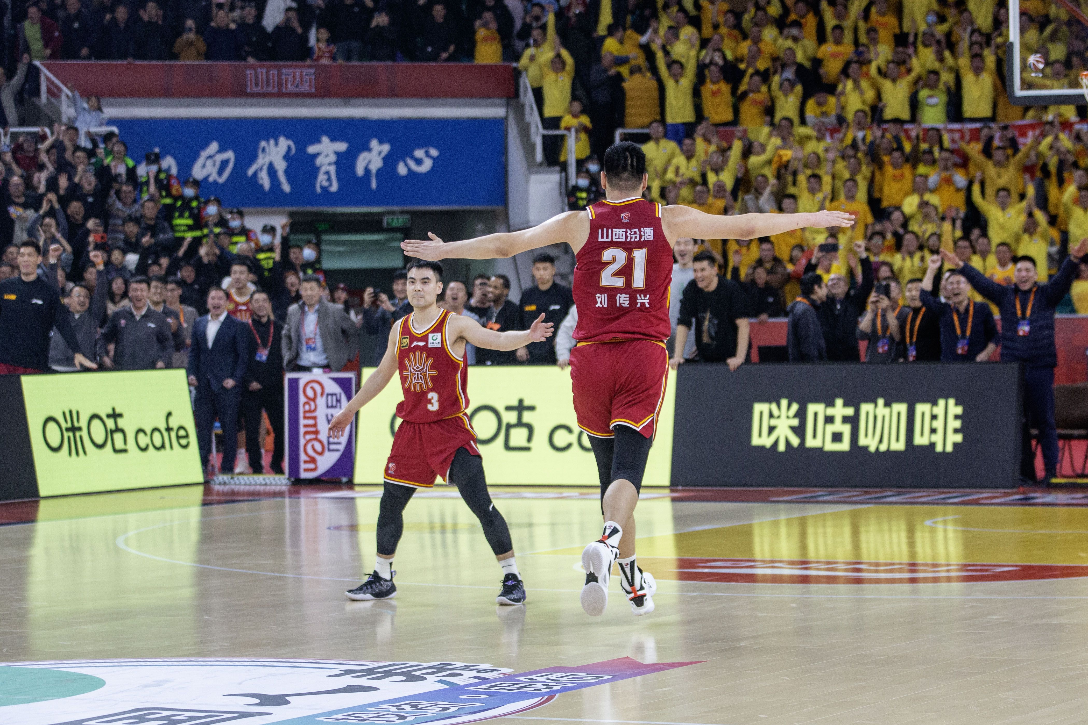 新疆男篮赢得比赛,取得胜利晋级 新疆男篮赢得比赛,取得胜利晋级