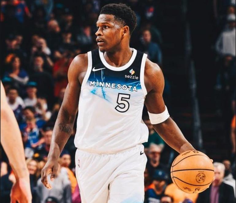 森林狼前锋受伤情况令人堪忧,球队调整部署 森林狼前锋受伤情况令人堪忧,球队调整部署