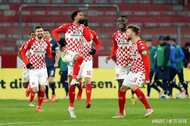 包含奥格斯堡球员状态神勇,匹敌强队实力不容小觑的词条 包含奥格斯堡球员状态神勇,匹敌强队实力不容小觑的词条