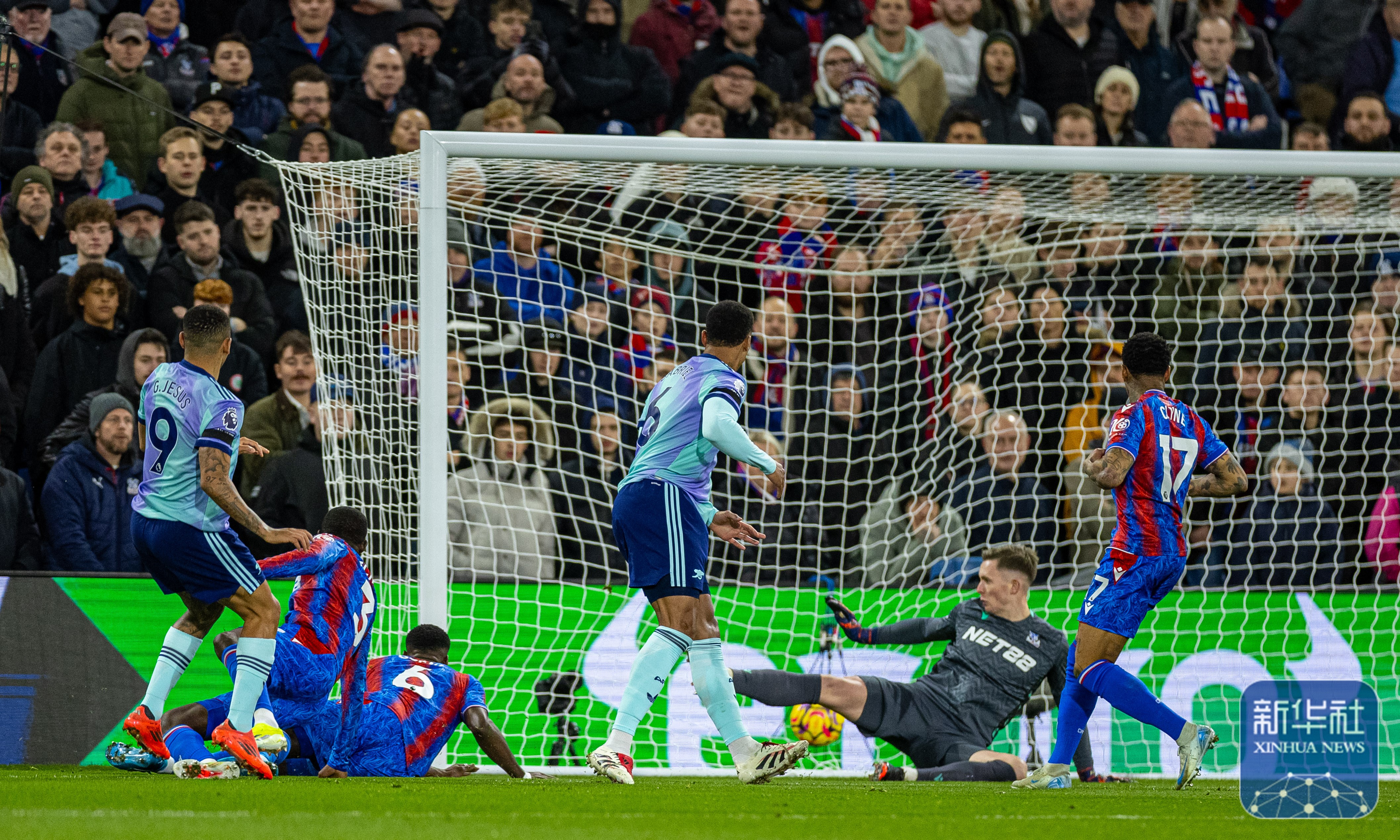 阿贾克斯开赛酝酿：球队备战浴火重生的简单介绍