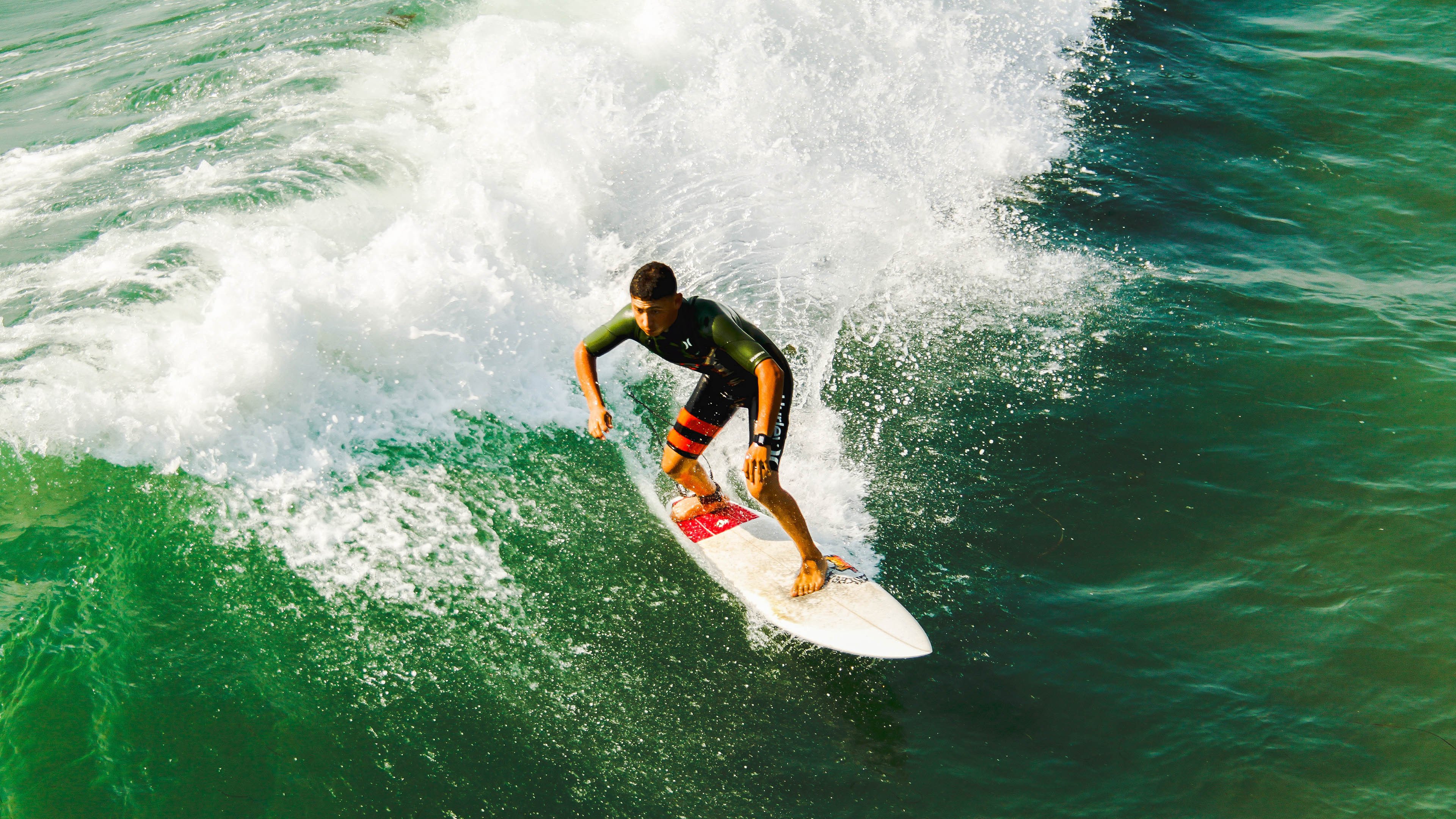 足球的戏剧性，马赛爆冷巴黎，斯通斯在德甲争冠战接管比赛