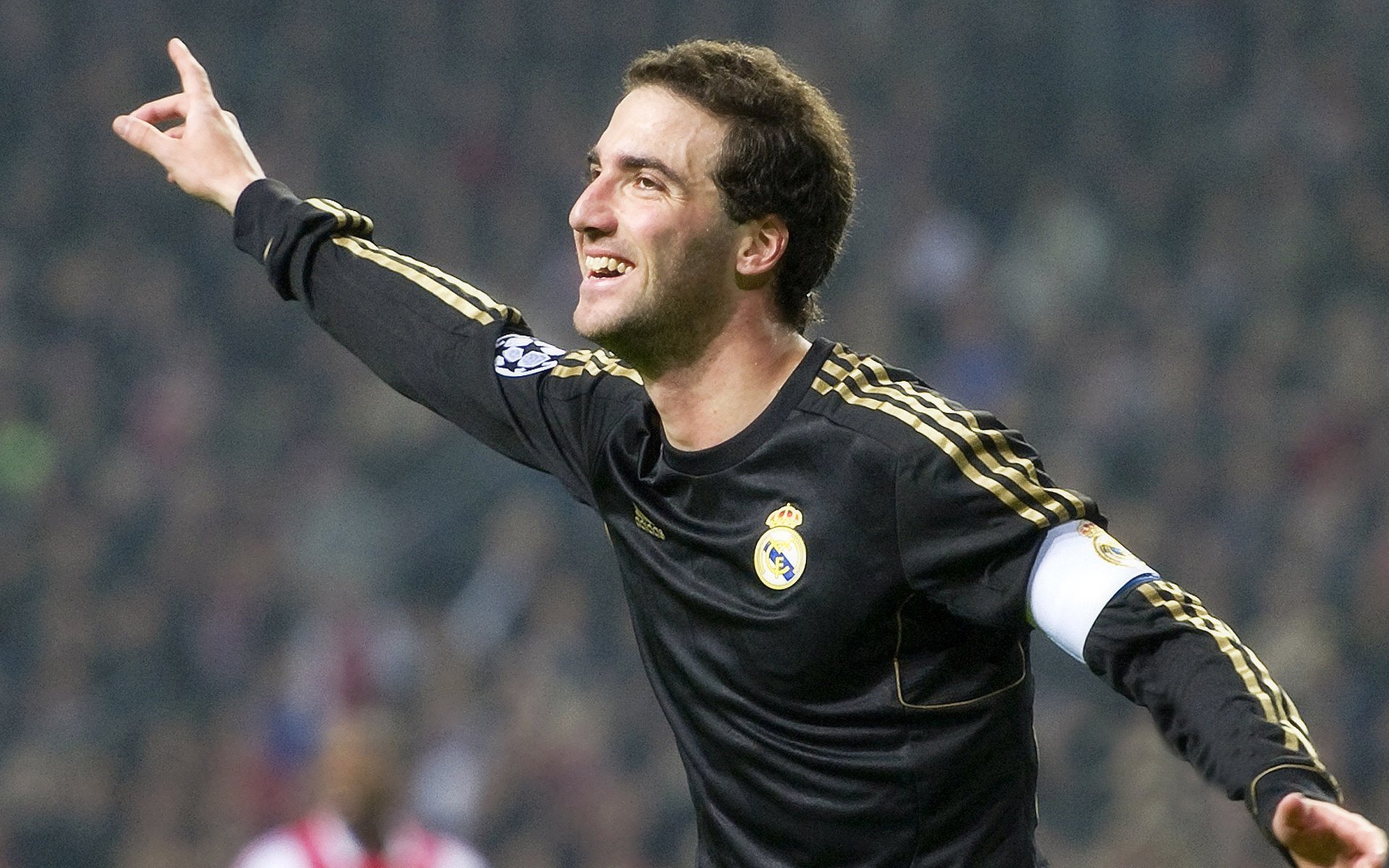 足球的平行宇宙,当姆巴佩存在感拉满之夜,莱比锡红牛却在另一个赛场击败厄瓜多尔