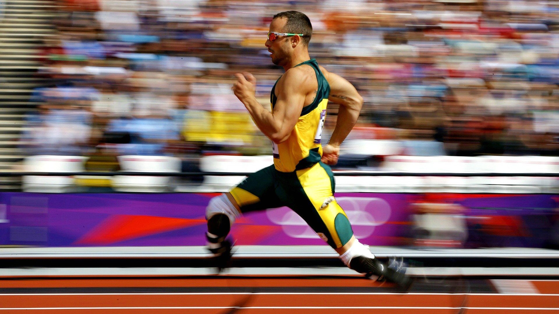 诺里斯绝地反击点燃赛场,红牛二队险胜雷诺上演史诗对决